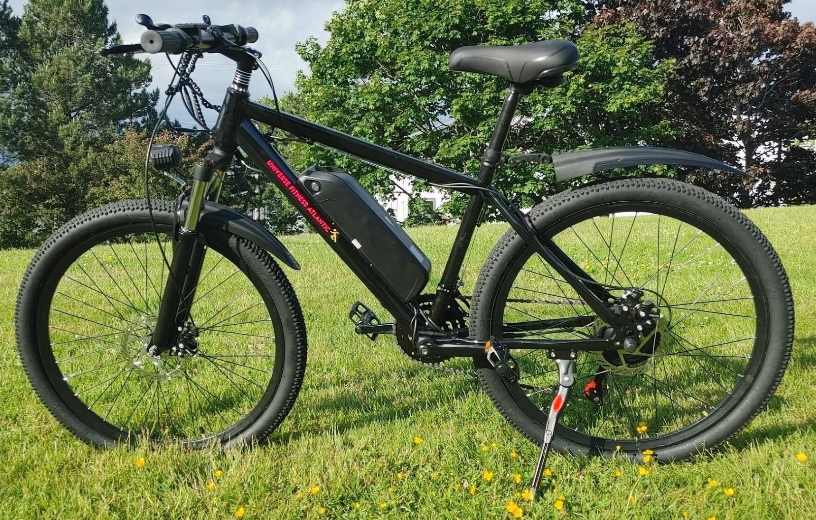 Black e-bike side view, available from Capital Bikes in Gatineau
